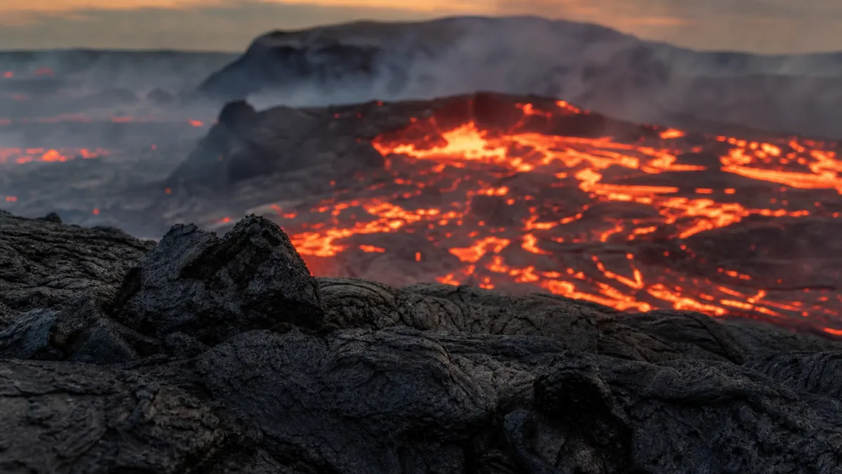 Activité éruptive fréquente : comprendre les volcans actifs